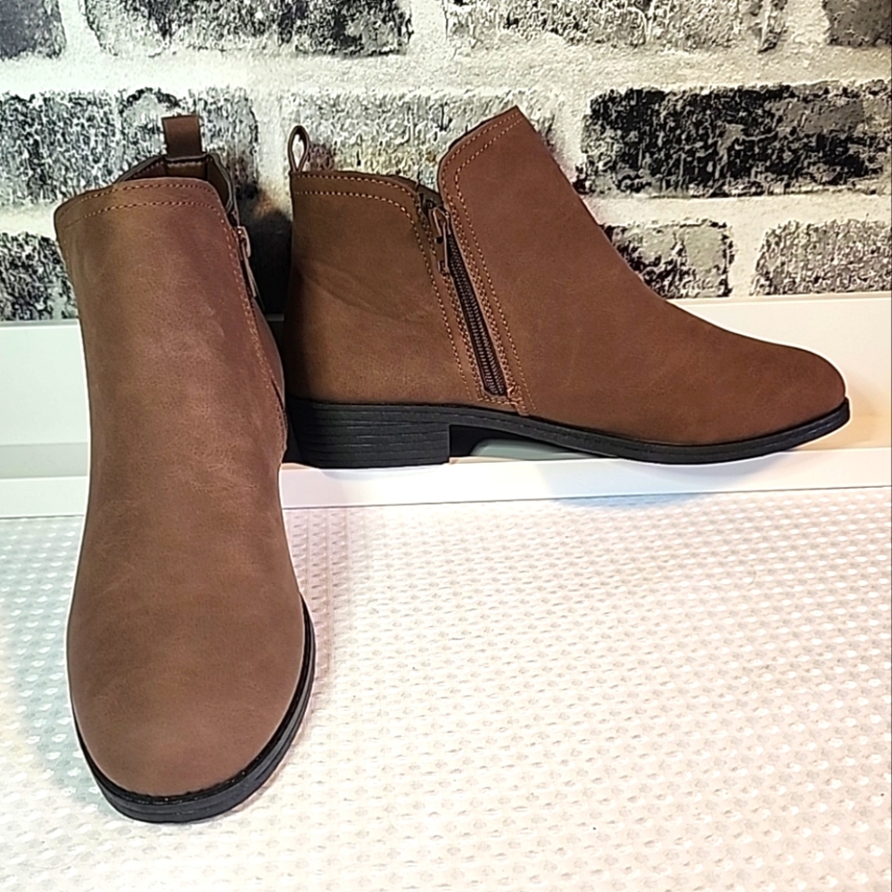 Alexis Zip Shoes Ankle Booties Brown Faux Leather Side Zip Stretch Sz 8.5 Comfor